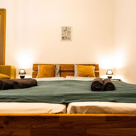 Palace Quarter Suite Budapest Esterno foto