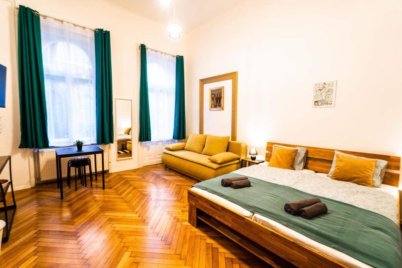 Palace Quarter Suite Budapest Esterno foto