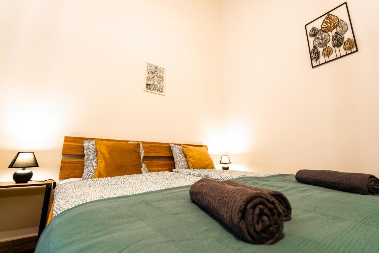 Palace Quarter Suite Budapest Esterno foto