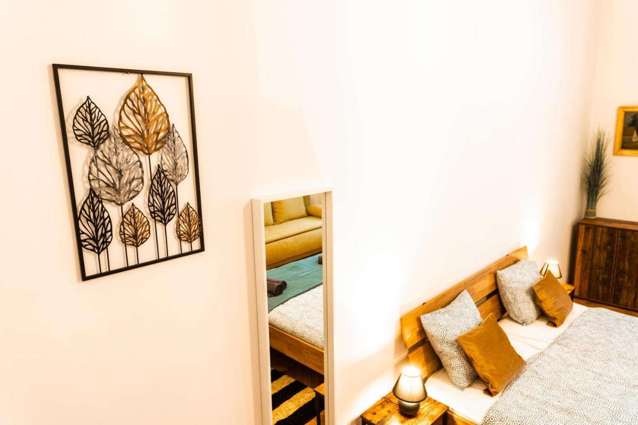 Palace Quarter Suite Budapest Esterno foto